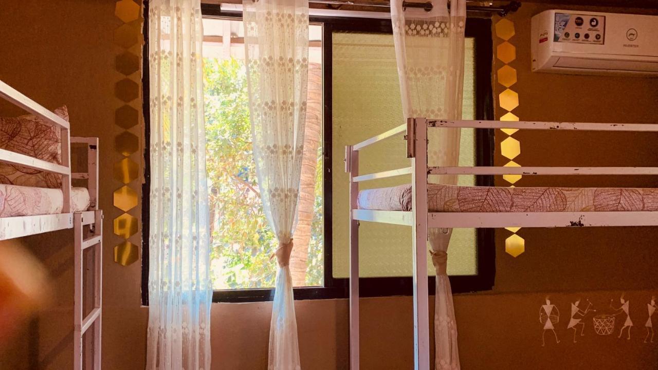 Rootsvilla Vagator - Longstays, Coworking Backpacker'S Hostel ภายนอก รูปภาพ